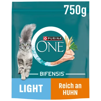 Purina ONE Bifensis Katzenfuttertüte, 750g, mit einer flauschigen grauen Katze, mit den Texten "LIGHT" und "Reich an Huhn".