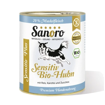 Dosen Hundefutter mit der Bezeichnung 'Sanoro Sensitiv Bio-Huhn', das eine schwarz-weiße Hundillustration zeigt, mit Zutaten: Reis, Karotten und Zucchini.