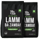 Zwei schwarze Säcke Tales & Tails Hundefutter mit der Aufschrift "Lamm Ba Zamba!" mit Lamm und Gemüse, je 4 kg.