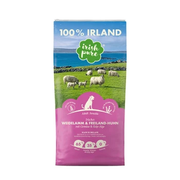 Beutel "Irish Pure" Hundefutter mit der Aufschrift "100% Irland," zeigt Schafe und Felder, mit "Erwachsen. Sensitiv," Lamm, Hähnchen, Gemüse und Algen.
