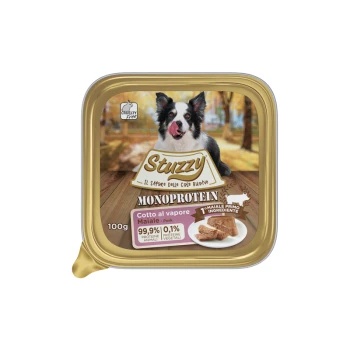 Stuzzy Monoprotein-Hundefutterverpackung mit einem Border Collie, mit Text, der 99,9% Schweinefleisch und 0,1% pflanzliches Protein hervorhebt.