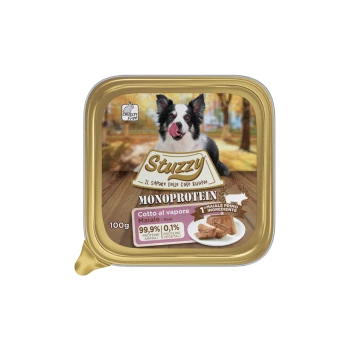 Stuzzy Monoprotein-Hundefutterverpackung mit einem Border Collie, mit Text, der 99,9% Schweinefleisch und 0,1% pflanzliches Protein hervorhebt.