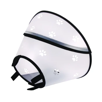 Ein transparenter Tierkragen mit schwarzen Rändern, der mit weißen Pfotenabdruckmustern versehen ist und dazu dient, Haustiere daran zu hindern, Wunden zu lecken.