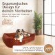 Ergonomisches Hundebett in einer gemütlichen Umgebung, mit einem braunen Plüschdesign. Der Text hebt die Anpassungsfähigkeit an die Anatomie des Hundes und die Füllung aus Memory-Schaum hervor.