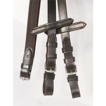 Vier Hundehalsbänder in verschiedenen Stilen, darunter ein braunes geflochtenes Halsband und drei schwarze Lederhalsbänder mit Schnallen und Riemen.