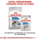 Royal Canin hondenvoeding verpakking met 'Light Weight Care' voor middelgrote en alle maten, met tekst die gewichtsbeheer promoot.
