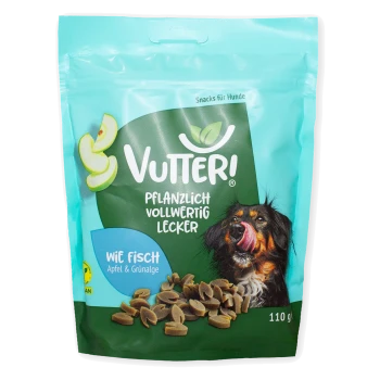 Vutter! pflanzliche Hundesnacks mit Apfel und Grünalgen, 110g, mit einem Hund, der sich auf der Verpackung die Lippen leckt.