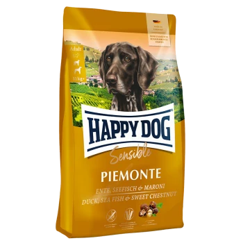 Torba z karmą dla psów Happy Dog Sensible Piemonte z czarnym psem na malowniczym tle, oznaczona składnikami: kaczka, ryby morskie i kasztan jadalny.