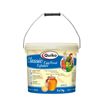 Quiko Classic Eifutter-Eimer, 5x1kg, mit bunten Vögeln auf dem Etikett, mit Text, der es als tägliches Ergänzungsfutter für Haustiervögel hervorhebt.