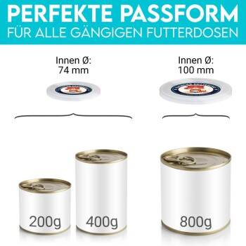 Bild, das zwei Größen von Haustierfutterdosen (200g, 400g und 800g) mit Deckeln zeigt, die für die perfekte Passform beschriftet sind, mit Abmessungen auf Deutsch.