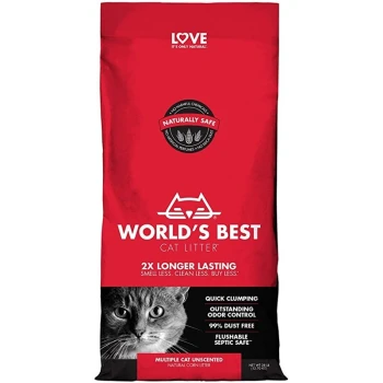 Rode zak van 'World's Best Cat Litter' met een grijs kattengezicht, met tekst die kenmerken benadrukt zoals '2X Longer Lasting' en 'Quick Clumping.'