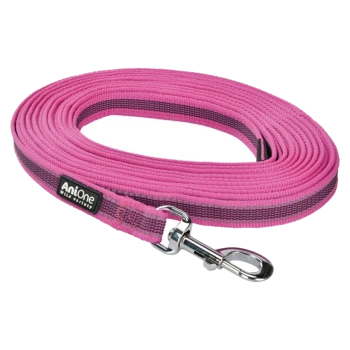 Eine leuchtend pinke Hundeleine mit einem schwarzen Streifen, mit einem Metallclip an einem Ende und einem Etikett 'AniOne Wild Variety'.
