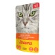 Haustierfutterbeutel mit einer Nahaufnahme des Gesichts einer Katze, beschriftet mit "Huhn mit Spinat" von Josera, hergestellt in Deutschland.