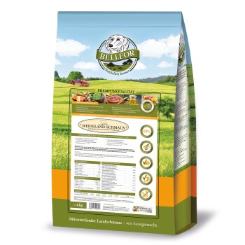 4 kg Beutel Bellfor Hundefutter "Weideland-Schmaus," mit malerischem Hintergrund, 68% Fleisch und 100% natürlichen Zutaten.
