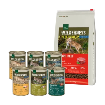 Wilderness Tiernahrungsangebot: sechs Dosen Katzenfutter (Pure Chicken, True Country, Dark Fiord) und ein Beutel Pure Beef Trockenfutter.