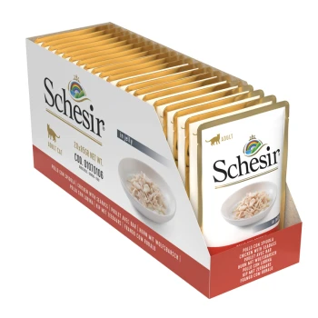 Karma dla dorosłych kotów Schesir w galaretce, zawierająca 20 saszetek po 85 g każda, z talerzem z poszarpanym kurczakiem na przodzie.