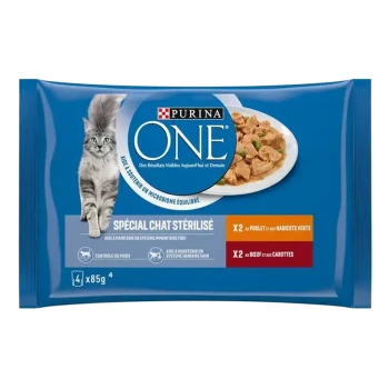 Emballage de nourriture pour chats Purina ONE avec un chat gris duveteux, avec un texte indiquant qu'il est destiné aux chats stérilisés, promouvant le soutien immunitaire et le contrôle du poids.