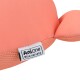 Nahaufnahme eines orangefarbenen Haustierspielzeugs mit Netzboden und einem weißen Etikett mit der Aufschrift 'AniOne Wild variety'.