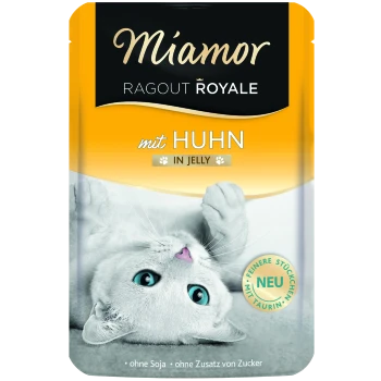 Miamor Ragout Royale kattenvoer zakje met een speelse witte kat met blauwe ogen, gelabeld 'mit Huhn in Jelly,' en gemarkeerd 'NEU.'