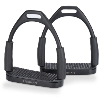 Schwarze Pferdestirrup mit strukturierten Fußbetten und Gummigriffen, beschriftet 'EQUINATE.'