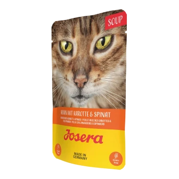 Verpackung für Katzenfuttersuppe mit einer Nahaufnahme des Gesichts einer Katze, beschriftet mit "Soup" und "Huhn mit Karotte & Spinat" sowie "Josera."