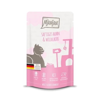 Mjamjam Katzenfutterbeutel mit "Saftiges Huhn & Wildlachs" auf einem rosa Hintergrund, einer Katzensilhouette und Symbolen für hochwertige Zutaten.