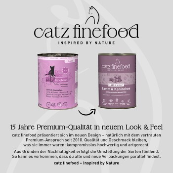 Dwie puszki karmy catz finefood dla kotów pokazujące stare i nowe wzory opakowań, z tekstem o 15 latach jakości premium.