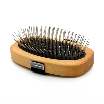 Mini-Striegel Hundebürste Eine Holz-Haustierbürste mit Metallborsten und einem schwarzen Gummiboden, entworfen für effektive Entfernung von Haustierhaaren.