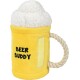 Un jouet en peluche pour chien en forme de chope de bière, jaune avec un dessus blanc duveteux, portant le texte "BEER BUDDY" sur le côté.