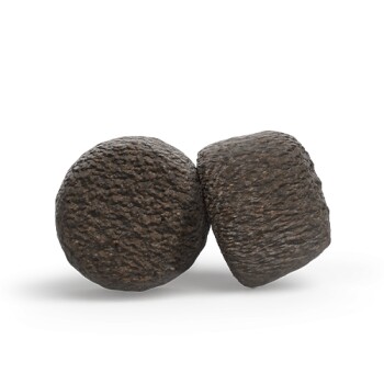 Zwei Josera Hundefutterbeutel, einer gelb „High Energy“ mit Lachsöl, einer gelb-grün „High Protein“ mit Huhn, gekennzeichnet als Adult.