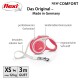 Eine pinke Flexi-Hundeleine mit ergonomischem Softgriff, mit einem robusten Riemen und einem komfortablen Bremssystem, beschriftet mit 'New Comfort' und 'Made in Germany.'