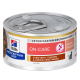 Hill's Prescription Diet Katzenfutterdose, beschriftet mit "ON-CARE", mit "Eintopf mit Huhn & hinzugefügtem Gemüse", vom Tierarzt empfohlen.