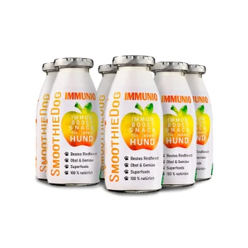 Fünf Flaschen "SmoothieDog" Immuno Boost Snack für Hunde, mit einem grünen Apfel-Design und den Highlights Rindfleisch, Früchte und Superfoods.