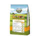 Ein 4kg Beutel BELFOR Naturgut-Schmaus Haustierfutter vor einer malerischen Landschaft, das Premiumqualität und natürliche Zutaten zeigt.