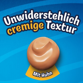 Blaues Tierfutteretikett mit cremig-braunem Futterklecks und dem Text 'Unwiderstehlich cremige Textur, Mit Huhn'.