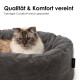 Flauschige Katze in einem grauen Cord-Katzenbett; sichtbarer Text: 'Qualität & Komfort vereint' und 'Trendiger Cordstoff weich gepolstert.'