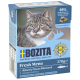 Eine Box mit Bozita Fresh Menu Katzenfutter mit einer grauen getigerten Katze, hebt 89% tierische Zutaten und "Made in Sweden" hervor.