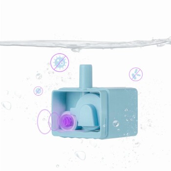 Verbesserte kabellose Wasserpumpe mit magnetischer Induktion, ohne freiliegende Kabel und automatischem Trockenlaufschutz, blau leuchtend dargestellt.