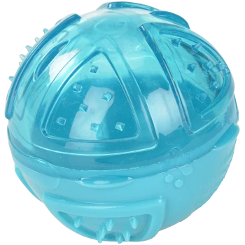 Blauer durchscheinender Leckerli-Spender-Ball mit dreieckigen Segmenten und kleinen Gumminoppen.