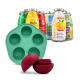Flaschen mit SmoothieDog Hundesnacks in verschiedenen Geschmacksrichtungen mit einer grünen Silikonform und einem roten Leckerli-Spender, der eine Snackkugel hält.