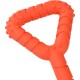 Helles orangefarbenes Gummihundespielzeug in Form eines Dreiecks, mit strukturierten Erhebungen für Griff und Kaubarkeit.