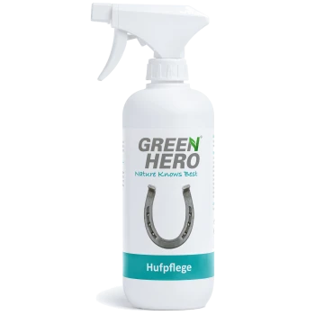 Weiße Sprühflasche mit der Aufschrift "GREEN HERO" und einem Hufeisen-Graphic, mit dem Text "Nature Knows Best" und "Hufpflege."