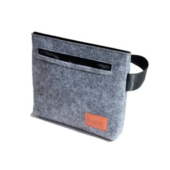 Graue Filz-Haustierzubehör-Tasche mit einer schwarzen Netztasche und einem Lederetikett, das 'piupet' liest.
