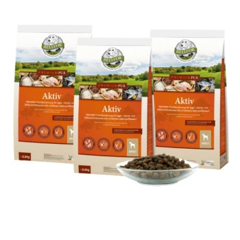 Drei Säcke BELLIOR Premium Pur Hundefutter, gekennzeichnet mit 'Aktiv' (je 2,5 kg) mit einer Schüssel Trockenfutter davor, mit ernährungsphysiologischen Vorteilen.