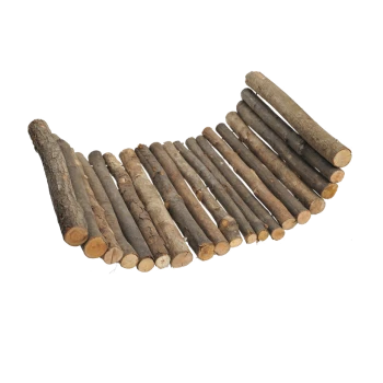 Une disposition courbée de bâtons en bois naturel, de différentes épaisseurs et couleurs, idéale pour les habitats d'animaux ou comme jouets à mâcher.