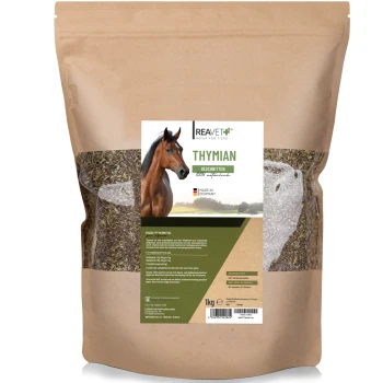 Braune Papiertüte mit getrocknetem Thymian für Pferde, mit der Aufschrift 'THYMIAN', mit einem Foto eines Pferdes, 1 kg, hergestellt in Deutschland.