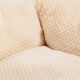 Nahaufnahme eines weichen, plüschigen Haustierbettes in cremigem Beige, mit einer strukturierten Oberfläche und einem gemütlichen, einladenden Aussehen.