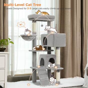 Mehrstöckiger Katzenbaum mit 7 Ebenen, entworfen für 2-3 große Katzen, mit verspielten Katzen und einem gemütlichen Design in einem hellen Raum.