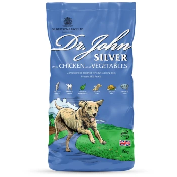 Blaue Tüte von Dr. John Silver Hundefutter mit Huhn, Gemüse, einer laufenden Hundillustration, 18% Protein, 6% Fett und Gesundheitsicons.