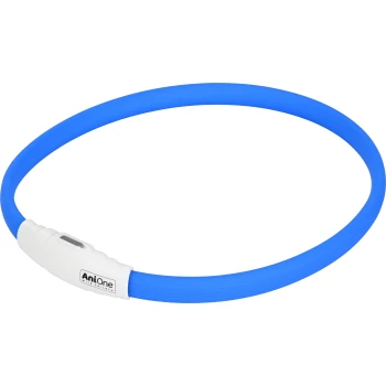 Blaues Silikon-Haustierhalsband mit einem weißen Verschluss, mit dem Markennamen 'AniOne' und einem kleinen Knopf zur Anpassung.